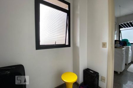 Apartamento à venda com 160m², 4 quartos e 3 vagas Apartamento à venda com 160m², 4 quartos e 3 vagasQuarto de Serviço