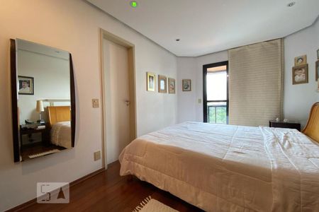 Apartamento à venda com 160m², 4 quartos e 3 vagas Apartamento à venda com 160m², 4 quartos e 3 vagasSuíte 1