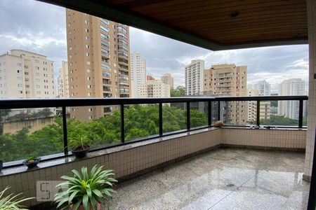Apartamento à venda com 160m², 4 quartos e 3 vagas Apartamento à venda com 160m², 4 quartos e 3 vagasVaranda