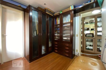 Apartamento à venda com 160m², 4 quartos e 3 vagas Apartamento à venda com 160m², 4 quartos e 3 vagasSuíte 2