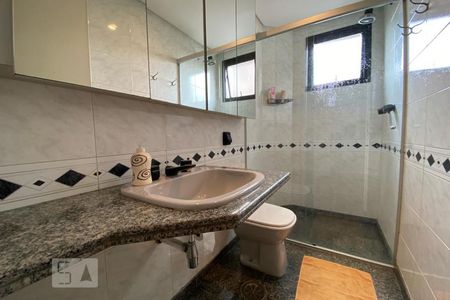 Apartamento à venda com 160m², 4 quartos e 3 vagas Apartamento à venda com 160m², 4 quartos e 3 vagasBanheiro da Suíte 3