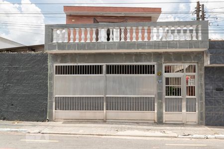 Casa à venda com 110m², 4 quartos e 3 vagas Casa à venda com 110m², 4 quartos e 3 vagasFachada