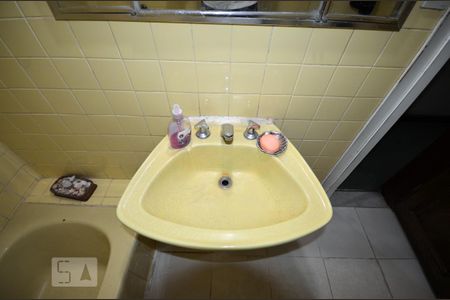 Apartamento à venda com 70m², 2 quartos e sem vagaBanheiro - Pia