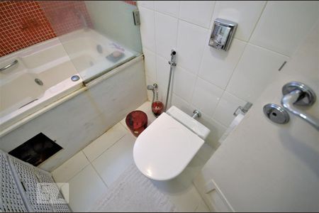 Apartamento à venda com 270m², 3 quartos e 2 vagasBanheiro da Suíte 2