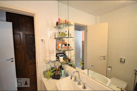 Apartamento à venda com 270m², 3 quartos e 2 vagasBanheiro da Suíte 2