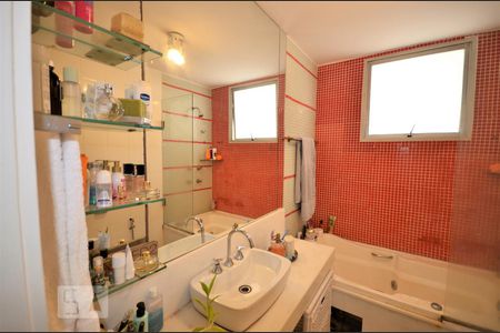 Apartamento à venda com 270m², 3 quartos e 2 vagasBanheiro da Suíte 2