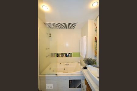 Apartamento à venda com 270m², 3 quartos e 2 vagasBanheiro da Suíte