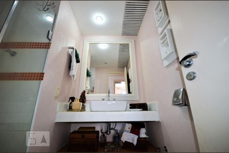 Apartamento à venda com 270m², 3 quartos e 2 vagasBanheiro 