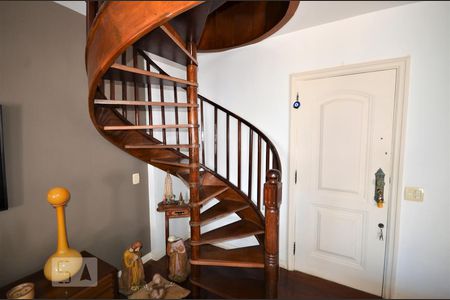 Apartamento à venda com 270m², 3 quartos e 2 vagasEscada