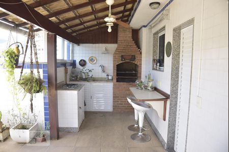 Apartamento à venda com 250m², 4 quartos e 2 vagasChurrasqueira