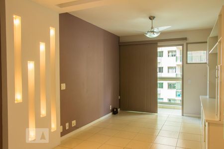 Sala de apartamento para alugar com 2 quartos, 69m² em Recreio dos Bandeirantes, Rio de Janeiro