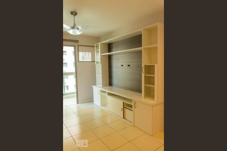 Sala de apartamento para alugar com 2 quartos, 69m² em Recreio dos Bandeirantes, Rio de Janeiro