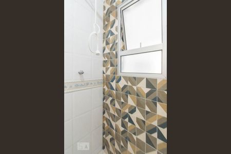 Banheiro de kitnet/studio para alugar com 1 quarto, 38m² em Km 18, Osasco