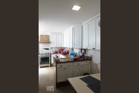 Apartamento à venda com 170m², 4 quartos e 2 vagasCozinha