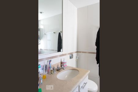 Apartamento à venda com 170m², 4 quartos e 2 vagasBanheiro do Quarto 4 - Suíte