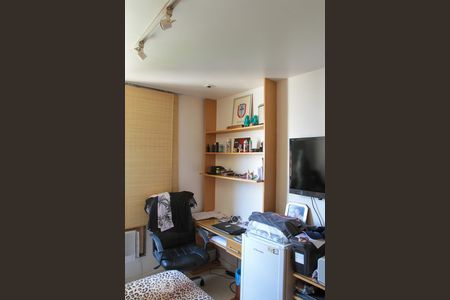 Apartamento à venda com 170m², 4 quartos e 2 vagasQuarto 2