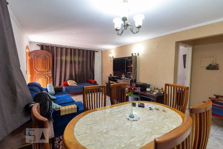 Sala de casa à venda com 6 quartos, 250m² em Vila Vasconcelos, São Paulo