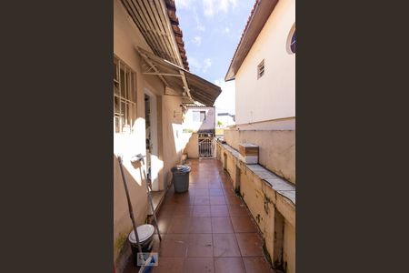 Casa à venda com 250m², 6 quartos e 3 vagasEntrada Lateral