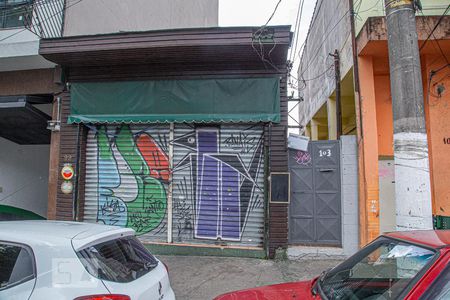 Casa à venda com 210m², 3 quartos e sem vaga Casa à venda com 210m², 3 quartos e sem vagaFachada