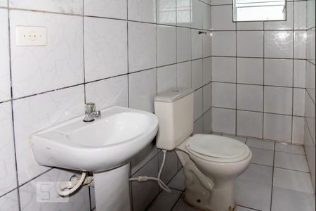 Banheiro de casa para alugar com 1 quarto, 50m² em Parque Guarani, São Paulo