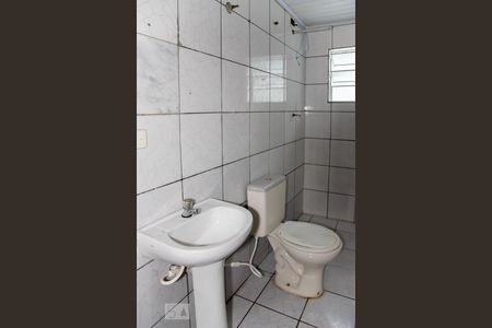 Banheiro de casa para alugar com 1 quarto, 50m² em Parque Guarani, São Paulo