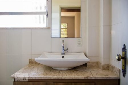 Apartamento à venda com 80m², 2 quartos e sem vagaBanheiro da Suíte