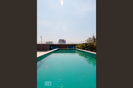 Studio para alugar com 24m², 1 quarto e 1 vaga Studio para alugar com 24m², 1 quarto e 1 vagaPiscina