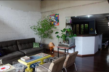 Casa à venda com 432m², 4 quartos e 6 vagasSala