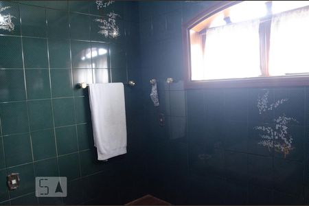 Casa à venda com 432m², 4 quartos e 6 vagasBanheiro da suite 1