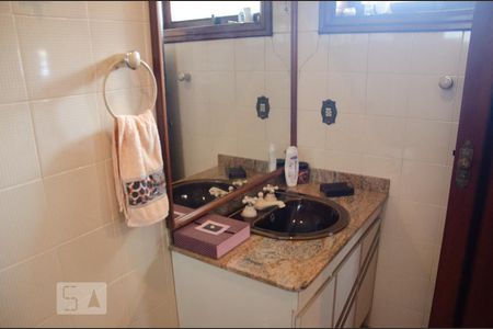 Casa à venda com 432m², 4 quartos e 6 vagasBanheiro da suite 2