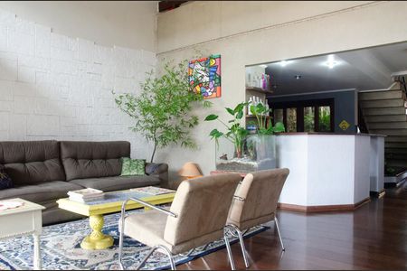 Casa à venda com 432m², 4 quartos e 6 vagasSala