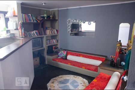 Casa à venda com 432m², 4 quartos e 6 vagasSala