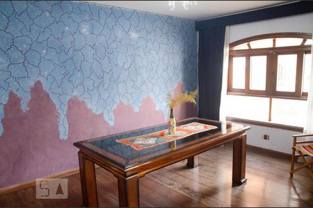 Casa à venda com 432m², 4 quartos e 6 vagasSala