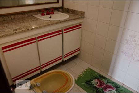 Casa à venda com 432m², 4 quartos e 6 vagasBanheiro da suite 3