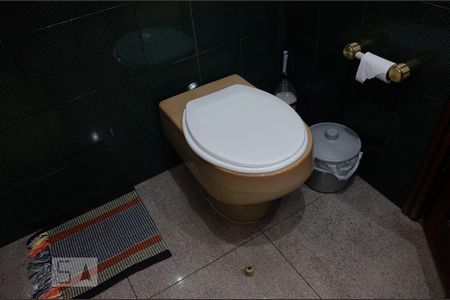 Casa à venda com 432m², 4 quartos e 6 vagasBanheiro da suite 1