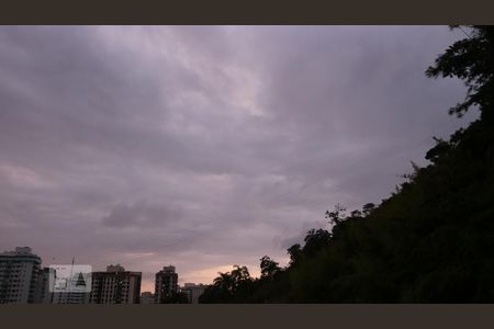 Apartamento à venda com 77m², 2 quartos e 1 vagaVista Quarto 2