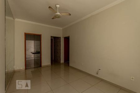 Sala de casa de condomínio para alugar com 2 quartos, 65m² em Céu Azul, Belo Horizonte