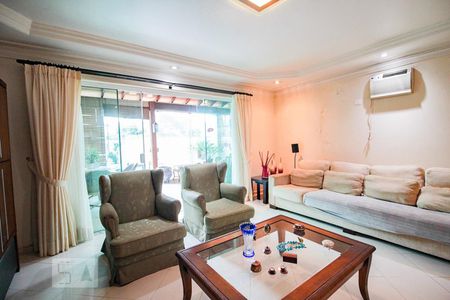 Sala de casa à venda com 4 quartos, 340m² em Parque São Domingos, São Paulo