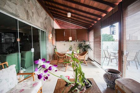 Varanda de casa à venda com 4 quartos, 340m² em Parque São Domingos, São Paulo