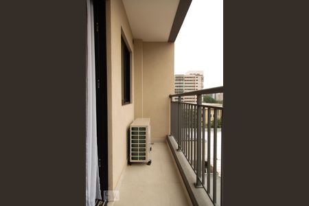 Varanda de kitnet/studio para alugar com 1 quarto, 26m² em Indianópolis, São Paulo