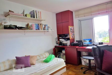 Apartamento à venda com 111m², 4 quartos e 2 vagasQuarto 3 - Armários