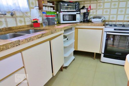 Apartamento à venda com 111m², 4 quartos e 2 vagasCozinha