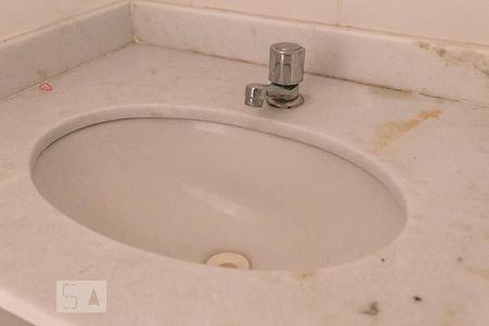 Banheiro - Torneira de apartamento para alugar com 2 quartos, 52m² em Glória, Porto Alegre