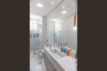 Banheiro de apartamento à venda com 3 quartos, 80m² em Estrela Dalva, Belo Horizonte