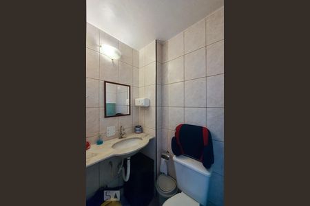 Casa à venda com 220m², 3 quartos e 4 vagasLavabo da garagem