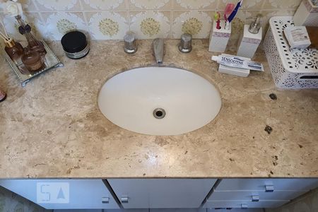 Casa à venda com 220m², 3 quartos e 4 vagasBanheiro da suíte