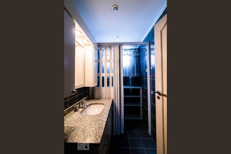 Apartamento à venda com 200m², 4 quartos e 4 vagasBanheiro da Suíte 1