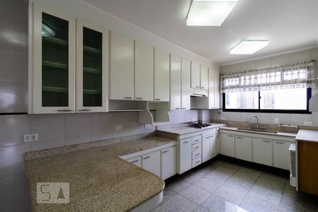 Apartamento à venda com 200m², 4 quartos e 4 vagasCozinha