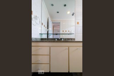 Apartamento à venda com 200m², 4 quartos e 4 vagasBanheiro da Suíte 2