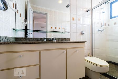 Apartamento à venda com 200m², 4 quartos e 4 vagasBanheiro da Suíte 2